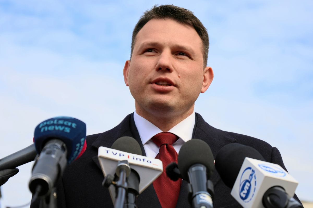 Numery telefonów Mentzena i Cenckiewicza wykorzystane przez prokuratorów. Nękanie dziennikarzy Sławomir Mentzen przekazał, że do dziennikarzy Republiki zamawiano spore ilości pizzy, podając przy tym numer jego firmy. O wykorzystaniu przez prowokatorów swojego numeru telefonu poinformował też Sławomir Cenckiewicz, były szef BBN.
