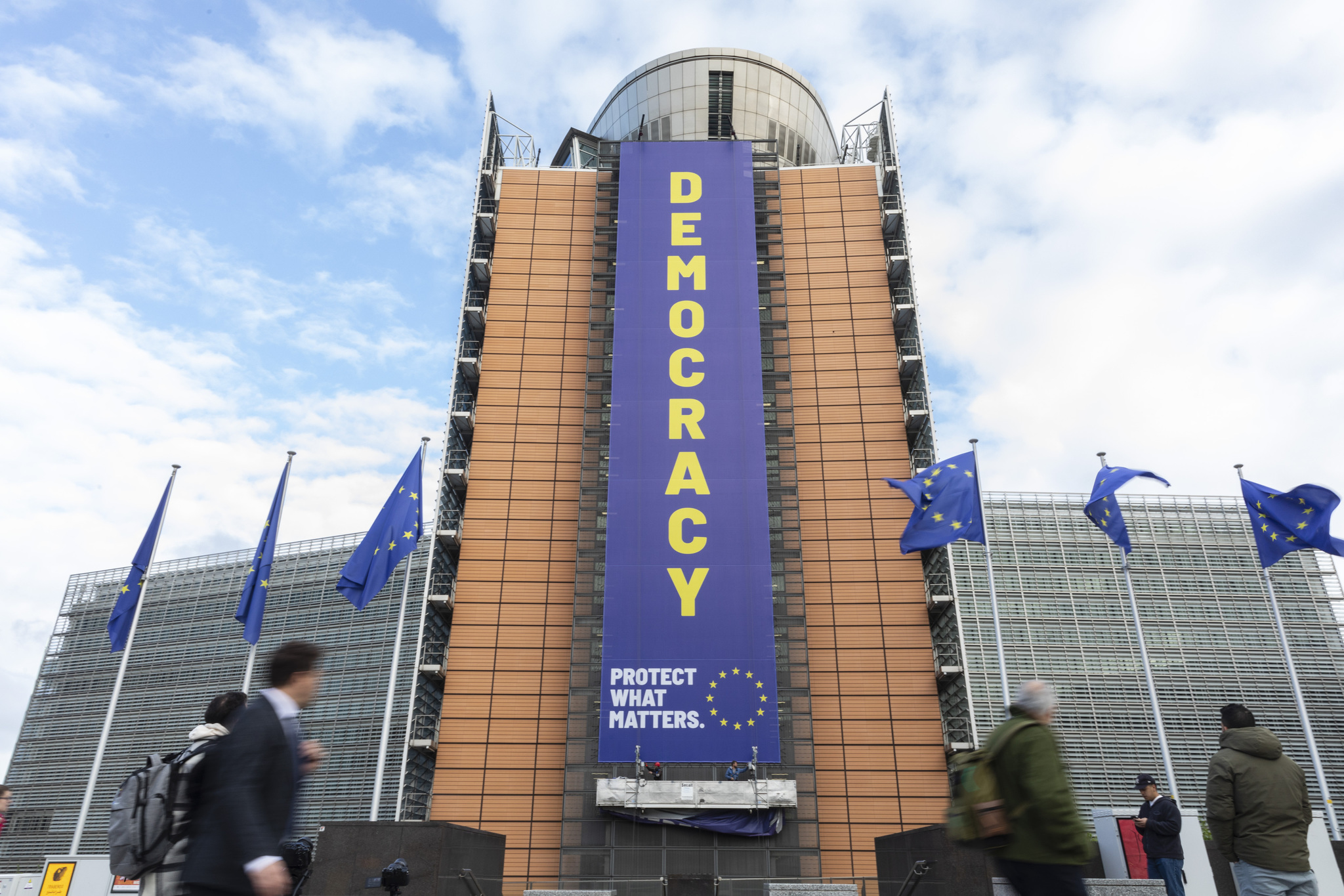 La banca exige reformas para financiar los 1,4 billones que necesita la UE Oliver Wyman duplica en un informe la necesidad de financiación ante el reto digital, verde y de defensa. Leer
