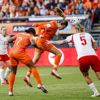 Voetbalsters winnen van Polen, maar dat is niet voldoende voor rechtstreekse WK-kwalificatie