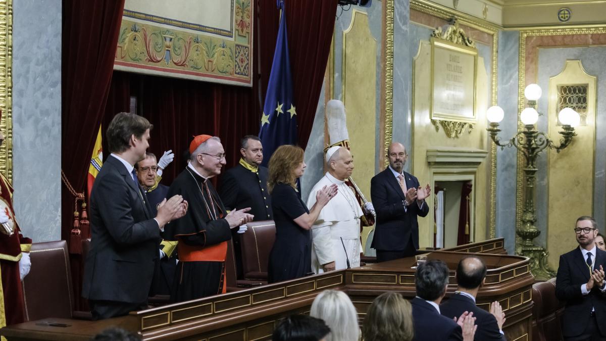 Dejar de creer El Papa rechaza derechos como el aborto y la eutanasia, y los diputados le aplauden