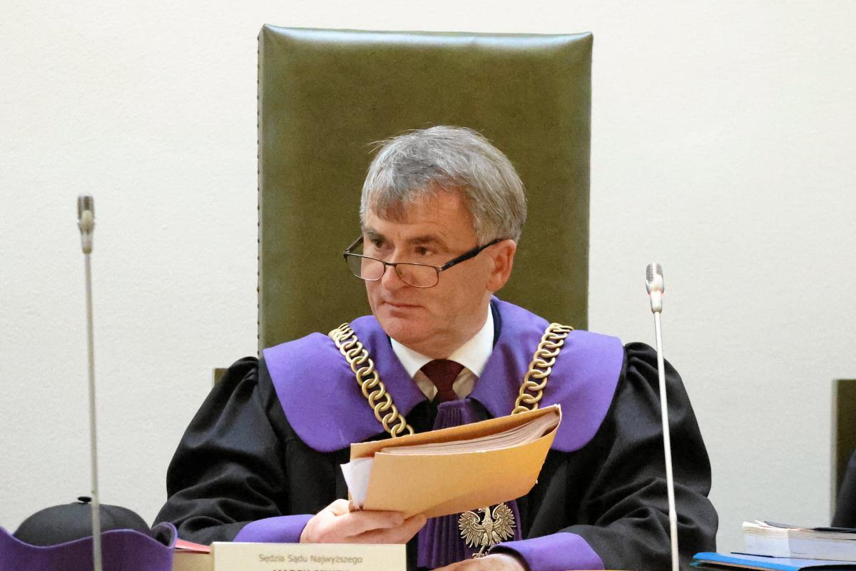 KRS wybierze przewodniczącego. Prezes Sądu Najwyższego zwołał posiedzenie Pierwszy Prezes Sądu Najwyższego, Zbigniew Kapiński, zwołał na 11 czerwca posiedzenie Krajowej Rady Sądownictwa. W porządku obrad, zaplanowanych na godzinę 12, znajduje się wybór nowego przewodniczącego.