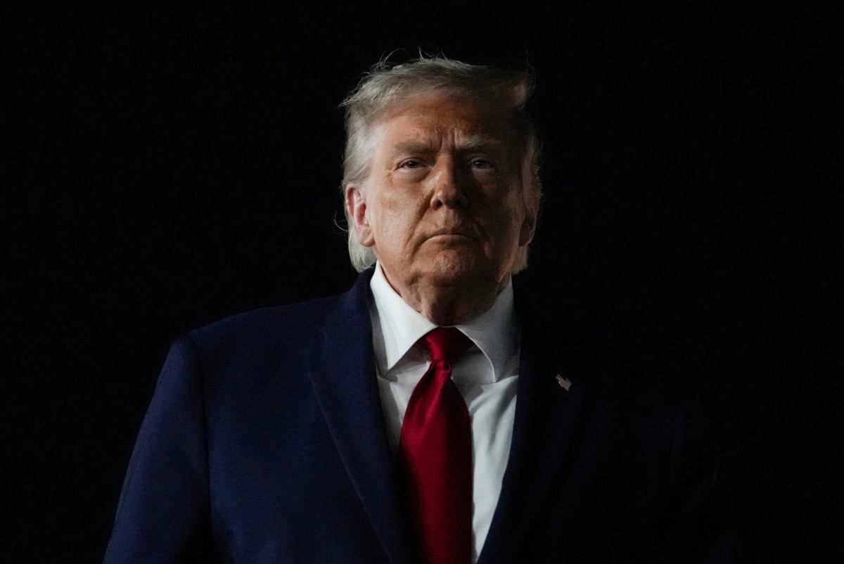 Trump: Irańczycy zestrzelili nasz śmigłowiec. "Musimy odpowiedzieć" Prezydent USA Donald Trump poinformował, że to Iran jest odpowiedzialny za zestrzelenie w poniedziałek śmigłowca Apache nad cieśniną Ormuz. Jego wypowiedź jest pierwszą, w której Waszyngton oficjalnie przyznał, co było powodem zniszczenia maszyny.
