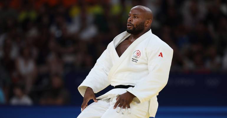 Federação de Judo não recebeu alertas para Fonseca Presidente do organismo sublinha regras "apertadas" para atletas de alta competição. Mas não consegue esclarecer se judoca foi controlado perto do momento em que pediu "pastilhas" a dealer.