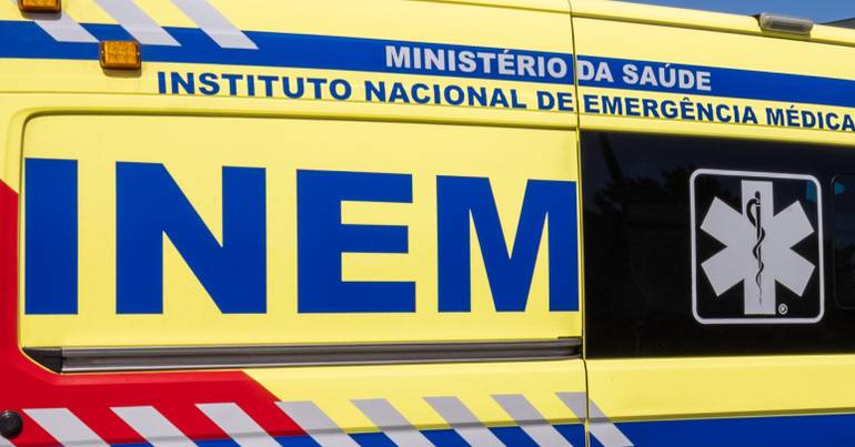 Trabalhador morre após queda de oito metros Para o local foram mobilizados meios do Instituto Nacional de Emergência Médica