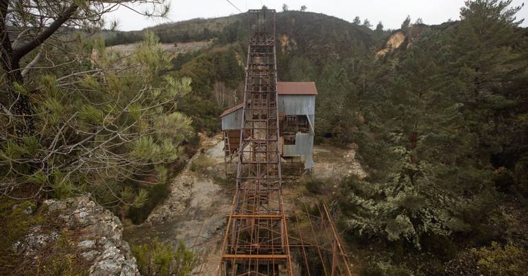 Ação judicial contra mina da Borralha em Montalegre A Povo e Natureza do Barroso diz que uma queixa por poluição na Ribeira de Amiar, "continua sem resposta"