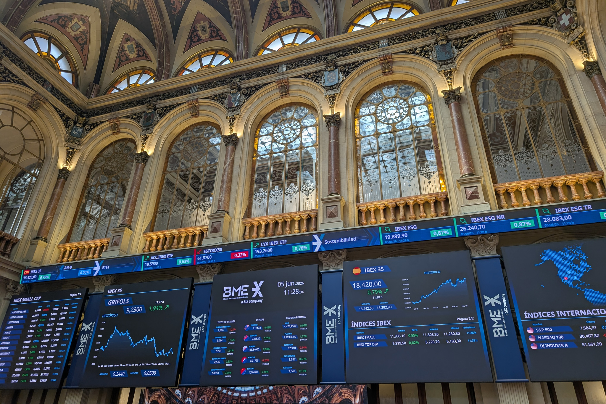 El Ibex gira a la baja al cierre arrastrado por Wall Street y pierde los 18.200 puntos La tregua entre Irán e Israel apacigua de nuevo el precio del petróleo, y relaja unos mercados pendientes ya de citas como el IPC de EEUU de mañana y el BCE del jueves. El Ibex apunta a una consolidación de niveles. Leer
