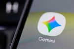 Google macht sein günstigstes KI-Abo günstiger und stärker Statt acht Euro im Monat kostet AI Plus künftig nur noch 5 Euro. Zudem wird der damit verbundene Speicherplatz im Google Drive verdoppelt