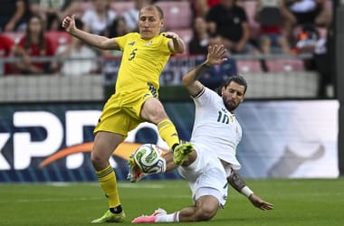 Nehézkes kezdés után 3-1-re verte a kazahokat a magyar válogatott Hamar előnybe került az ellenfél a debreceni Nagyerdei Stadionban, de a második félidőre feljavult a magyarok játéka, és egy kiállítás is a segítségükre volt.