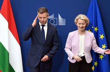 Börtön a vagyon eltitkolásáért, megerősített Integritás Hatóság, vagyonnyilatkozat a Fidesz elnökének is – benyújtotta törvénycsomagját a kormány az uniós források felszabadításához Gyökeresen átalakítja a vagyonnyilatkozati rendszert, megszünteti a közérdekű vagyonkezelői alapítványokat, jelentős jogköröket ad az Integritás Hatóságnak, átláthatóvá teszi a magántőkealapok tulajdonosi szerkezetét és szigorítja a közbeszerzési szabályokat. Magyar Péter miniszterelnök történelminek nevezte a javaslatcsomagot, és ha megszavazzák, néhány eleme valóban annak minősül majd a magyar közéletben.