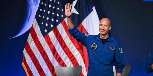 LItalien Luca Parmitano désigné par la NASA pilote de la mission Artemis-3, chargée de préparer le retour sur la Lune Lors dune conférence de presse spectacle, lagence spatiale américaine a laissé filtrer quelques informations sur cette troisième mission, mais a surtout révélé léquipage de quatre astronautes, uniquement composé dhommes.