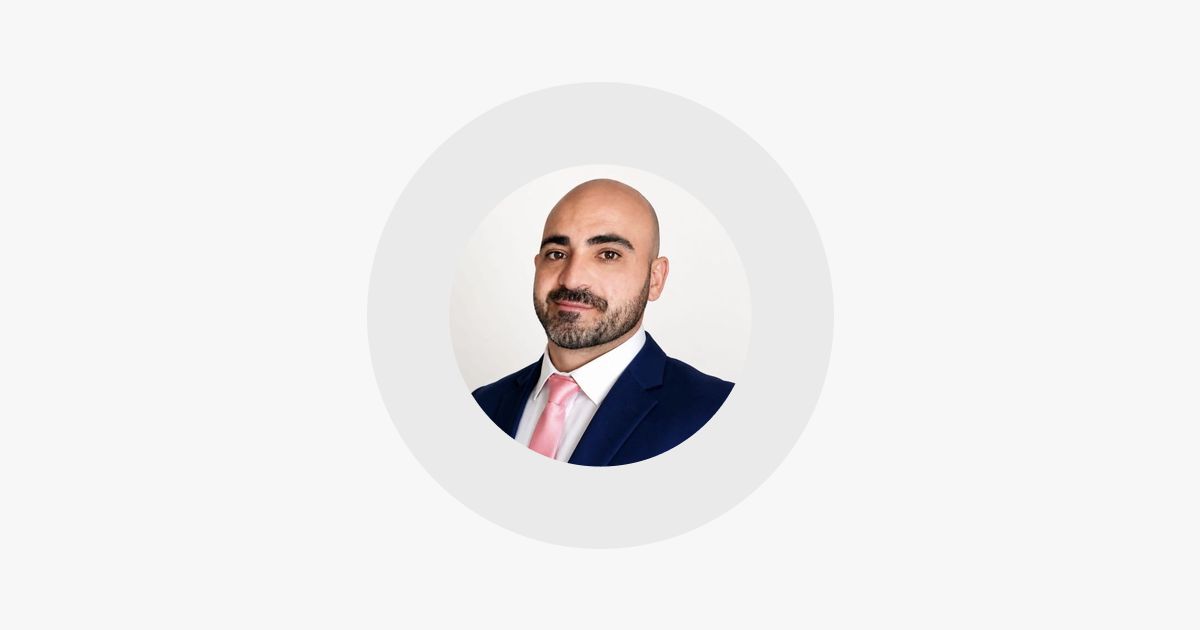 Quando a violência política já não precisa de líderes Parte crescente da violência política contemporânea já não depende exclusivamente de estruturas hierarquizadas ou de ordens directas. Depende de algo mais difuso: ambientes.